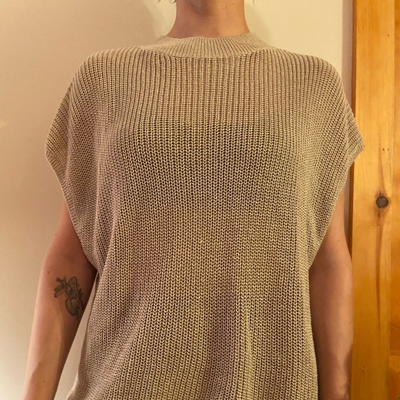 -SOLD- h&m sweater knit tank/vest - Picture 1 of 3
